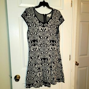 Cap sleeve black and white patterned sweater dress